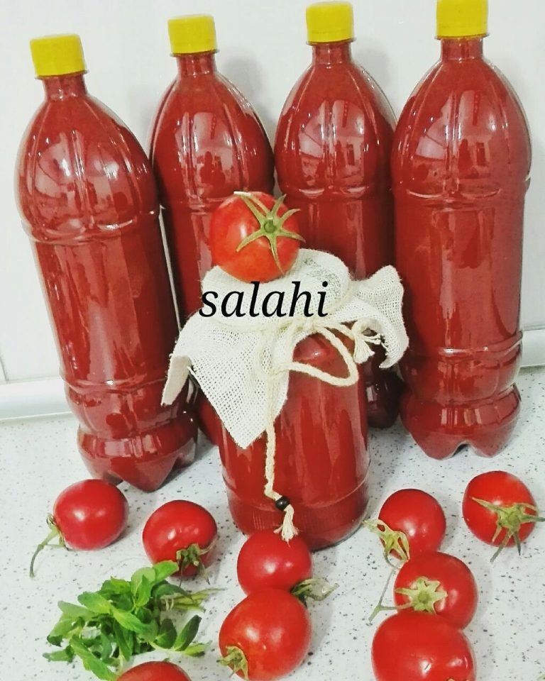 ما امروز قصد داریم طرز تهیه این رب گوجه فرنگی خانگی رو به طور کامل به شما آموزش بدیم... با ما همراه باشید تا انتهای این آموزش...